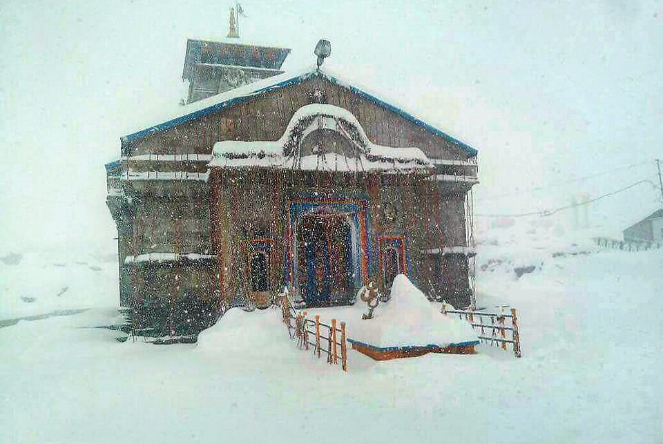   Kedarnath:  A view of the Kedarnath temple amid heavy snowfall in Uttarakhund's Rudraprayag district on Tuesday. PTI 