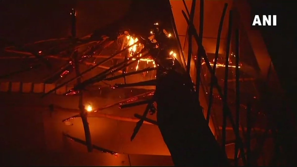  Last night's visual of fire at Kamala Mills compound in Mumbai's Lower Parel (Image: ANI) 