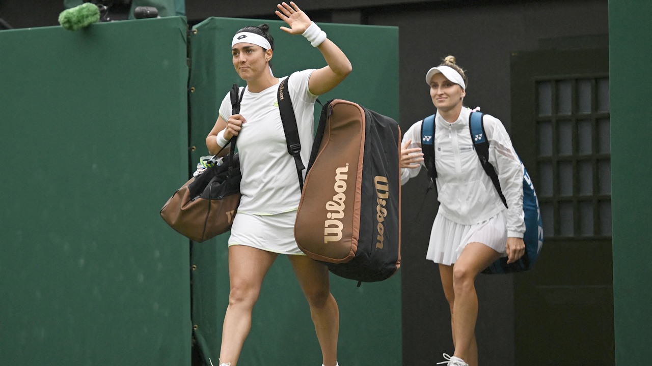 Wimbledon 2023 final Highlights: Vondrousova beats Jabeur 6-4, 6-4 to lift  maiden Grand Slam title, creates history