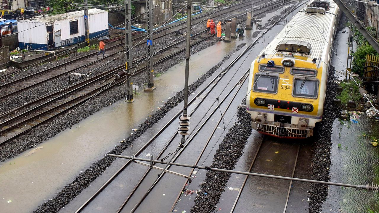 Mumbai rains Highlights: Schools to remain shut in Thane, Palghar on July 28 due to severe waterlogging