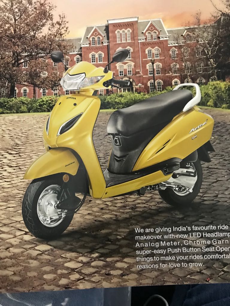 <p>The Honda Activa 5G. Activa gets LED headlight, digital-analogue console and push button seat opener</p>