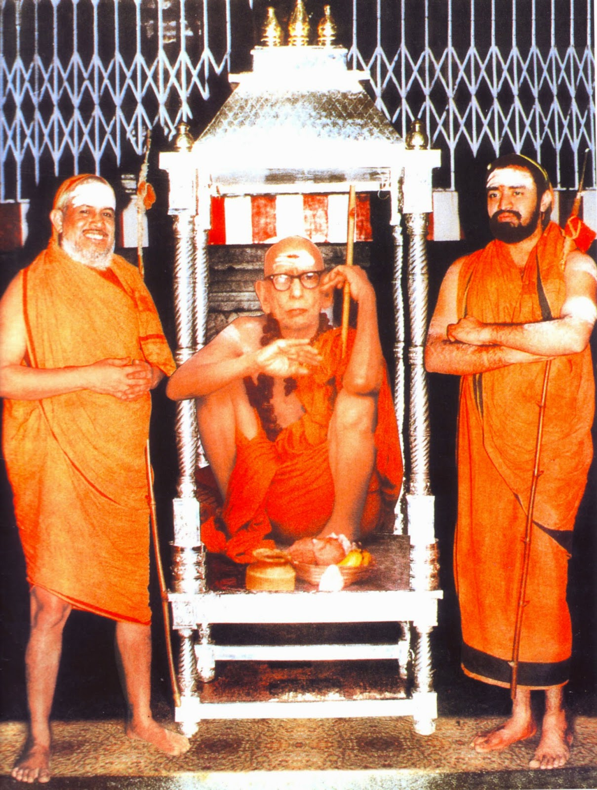 Jayendra Saraswathi dies at 82; updates: Final rites of Kanchi seer ...