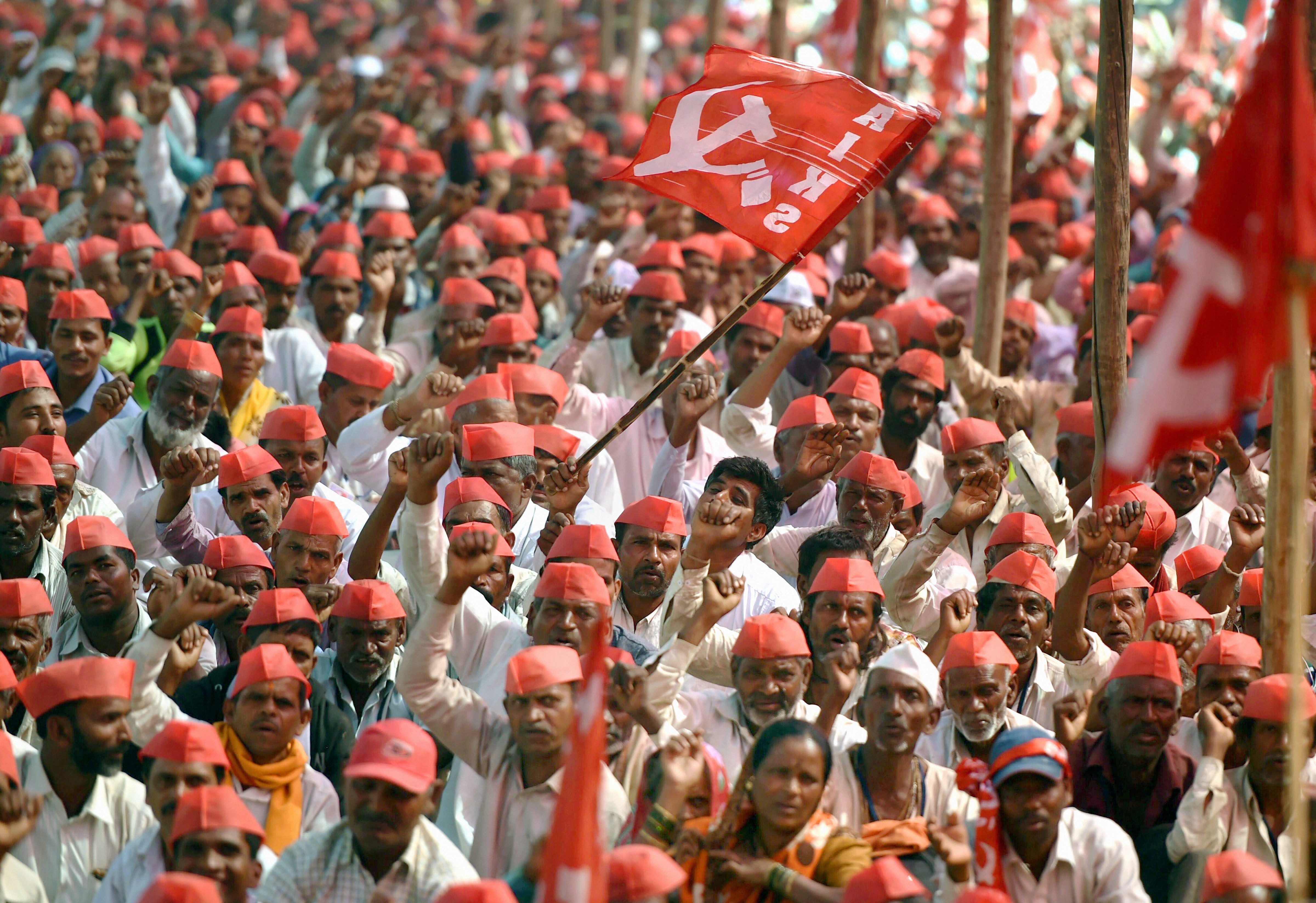  Mumbai: Farmers participate in a long march organized by All Indian Kisan Sabha (AIKS) at Azad Maidan on Monday.  PTI   
