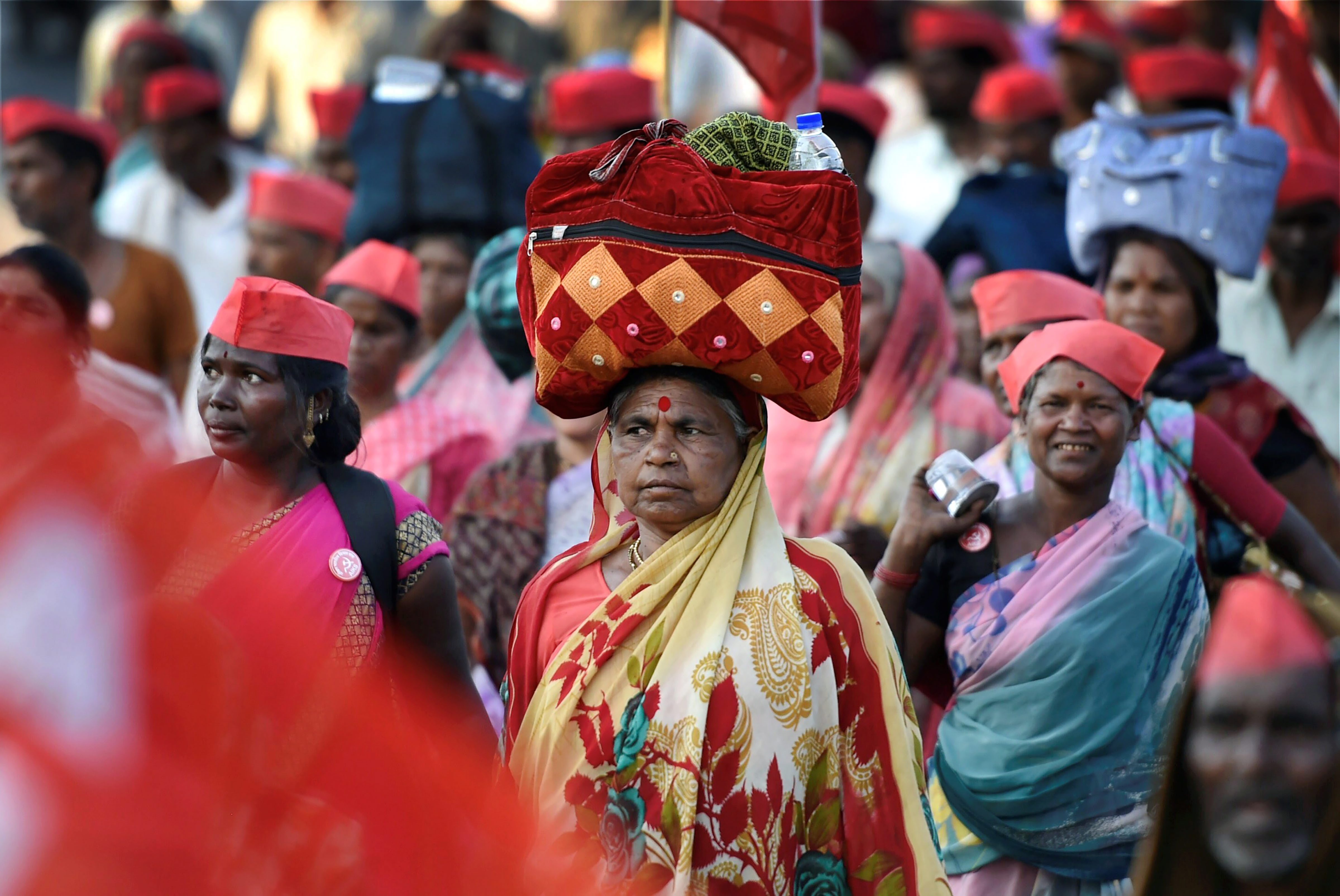   Mumbai: Farmers of All Indian Kisan Sabha (AIKS) march from Nashik to Mumbai to gherao Vidhan Bhawan on March 12, demanding a loan waiver.  PTI   