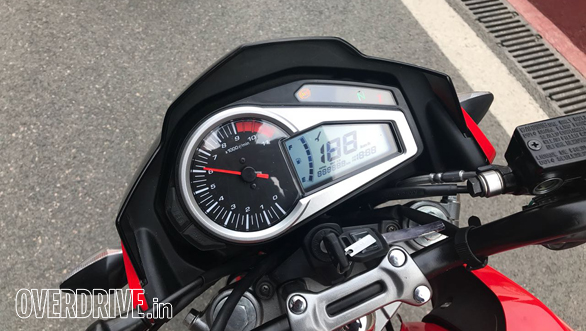 <p>The instrument cluster is an analogue-digital one and looks similar to the previous Xtreme&#39;s, with a digital read out flanking a large tachometer.</p>
