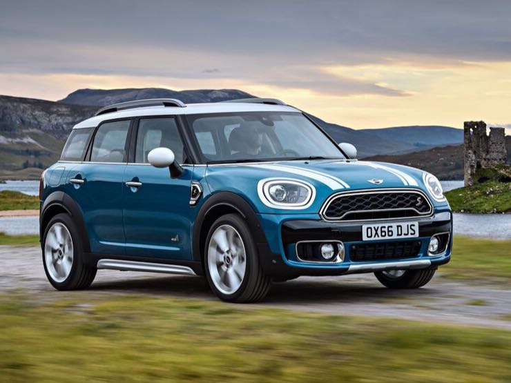 <p>The 2018 Mini Countryman will be available in two variants in the India - the Countryman S with a 192PS/280Nm, 2.0l 4-cyl petrol engine and the Countryman SD with a 190PS/400Nm, 2.0l 4-cyl diesel. Both engines come standard with an 8-speed steptronic transmission.</p>
