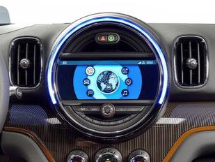 <p>The 2018 Mini Countryman gets an 8.8 inch touchscreen system with sat-nav, Apple CarPlay compatibility and 20GB of internal storage.</p>