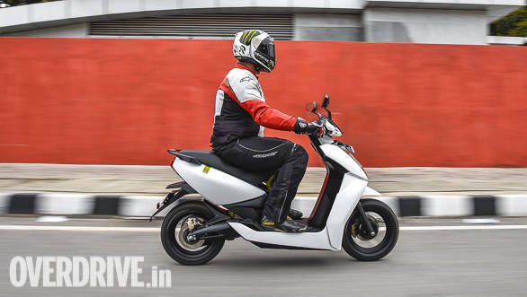 <p>Claimed range for the 450 in performance mode is 60km, goes up to 75km in eco mode. Range as per Indian Driving Cycle is 107km</p>