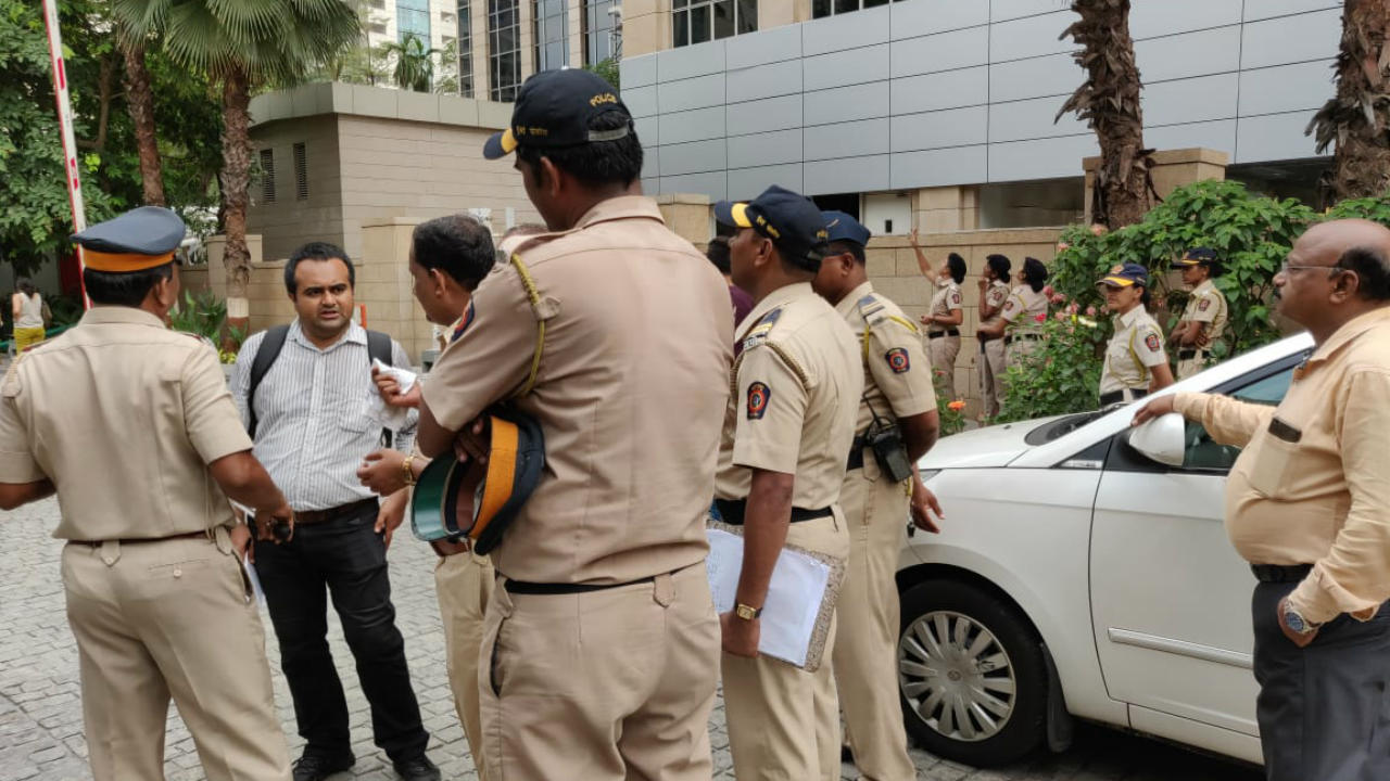  Police officials present at the spot. (Image: Moneycontrol's Pranav Nair) 