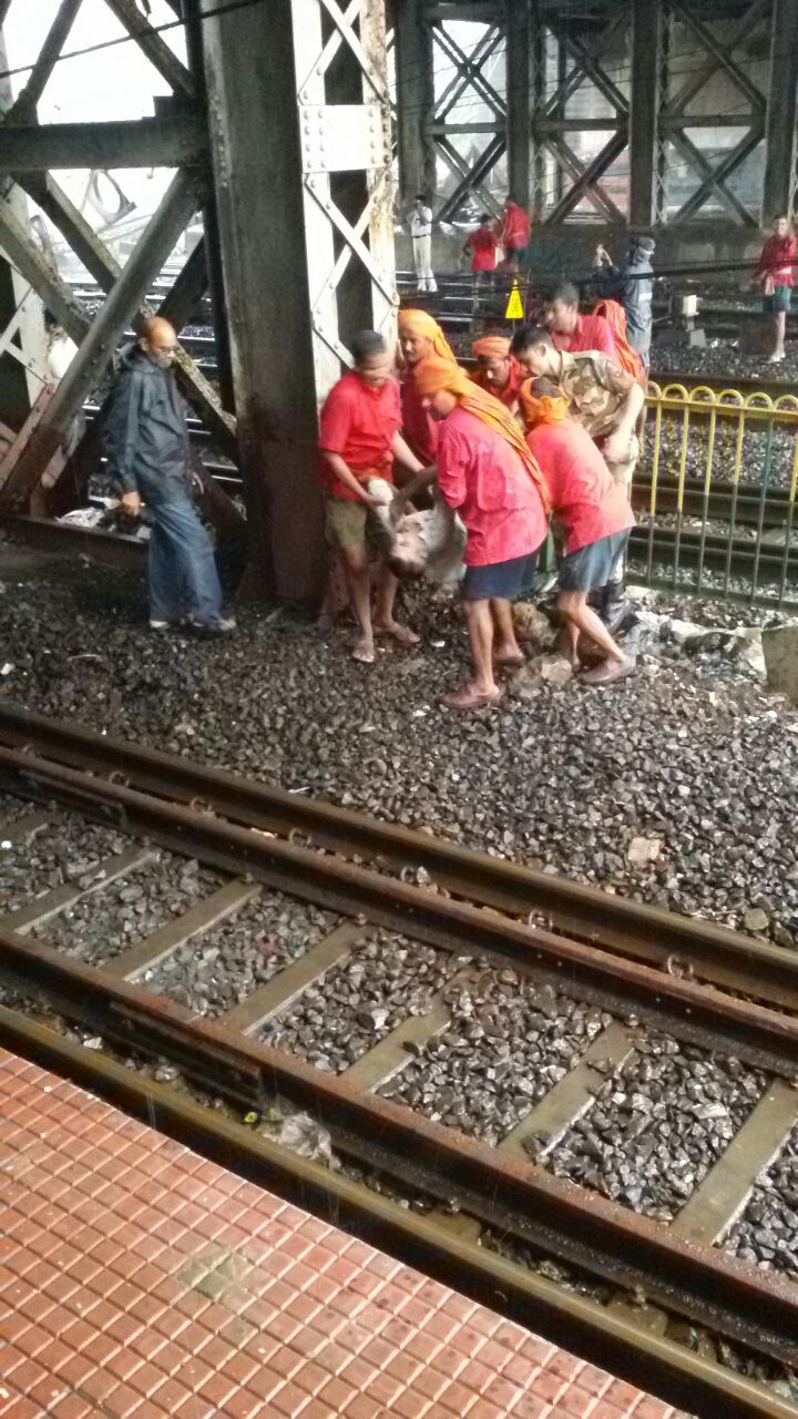     Porters carryingan injured person to safety after part of a bridge collapsed on the railway line in Andheri, Mumbai (Image courtesy: Maharashtra Security Force officer) . 