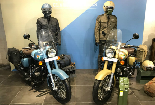 <p>The Royal Enfield Classic Signals 350 comes in two colour choices, Airborne Blue and Stormrider Sand</p>