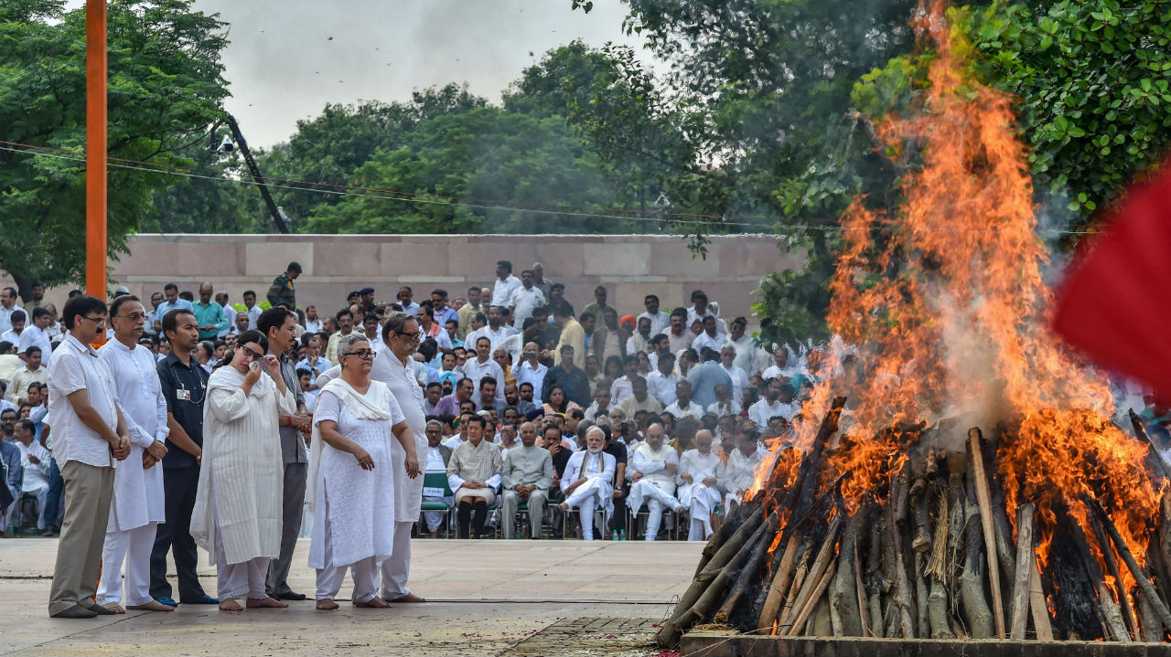   Family members and relatives of Atal Bihari Vajpayee during his cremation with full state honour. (Image: PTI)  