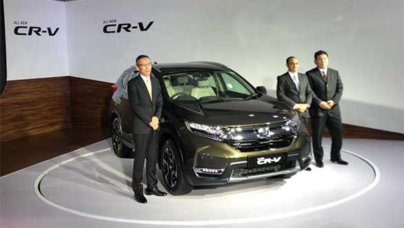 <p>The 2018 Honda CR-V has been launched in India at Rs 28.15 lakh (ex-showroom) for the petrol 2WD variant. The new CR-V also receives a diesel engine option along with all-wheel drive (AWD) and 7 seats.&nbsp;</p>

<p>Full story: <a href="http://overdrive.in/news-cars-auto/2018-honda-cr-v-launched-in-india-at-rs-28-15-lakh-ex-showroom-gets-diesel-option-now/">http://overdrive.in/news-cars-auto/2018-honda-cr-v-launched-in-india-at-rs-28-15-lakh-ex-showroom-gets-diesel-option-now/</a>&nbsp;</p>

