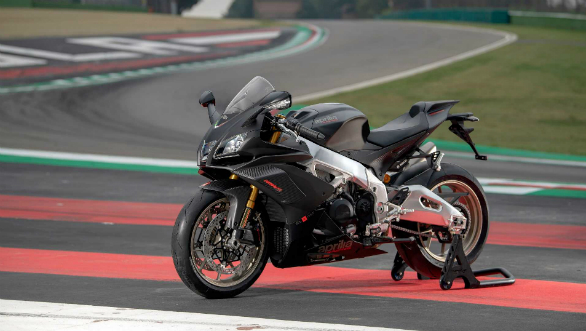 <p><a href="http://overdrive.in/news-cars-auto/eicma-2018-2019-aprilia-rsv4-1100-factory-unveiled-with-217ps/">The 2019 Aprilia RSV4 1100 Factory has also been unveiled with 217PS</a>.&nbsp;This motorcycle has received a number of mechanical tweaks and also get new carbon fibre bits and weight saving measures.</p>