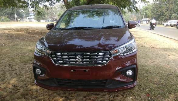 <p>The front fascia is completely new and now comes with wider double-barrel trapezoidal projector headlamps. The grille is now slightly larger as well and has heavy chrome detailing. The front bumper is more aggressively styled with a few prominent creases around the foglamps.</p>