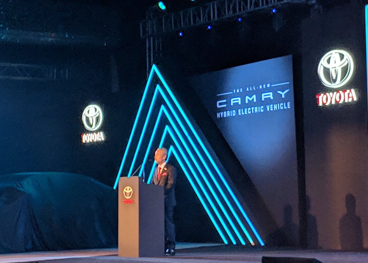 <p>Introducing the new Camry Hybrid is the new managing director of Toyota India, Masakazu Yoshimura, taking over duties from Akito Tachibana.</p>