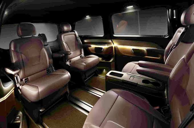 <p>The V-Class also allows passengers to rotate their seats 180 degrees and allow for a conference-like setup</p>