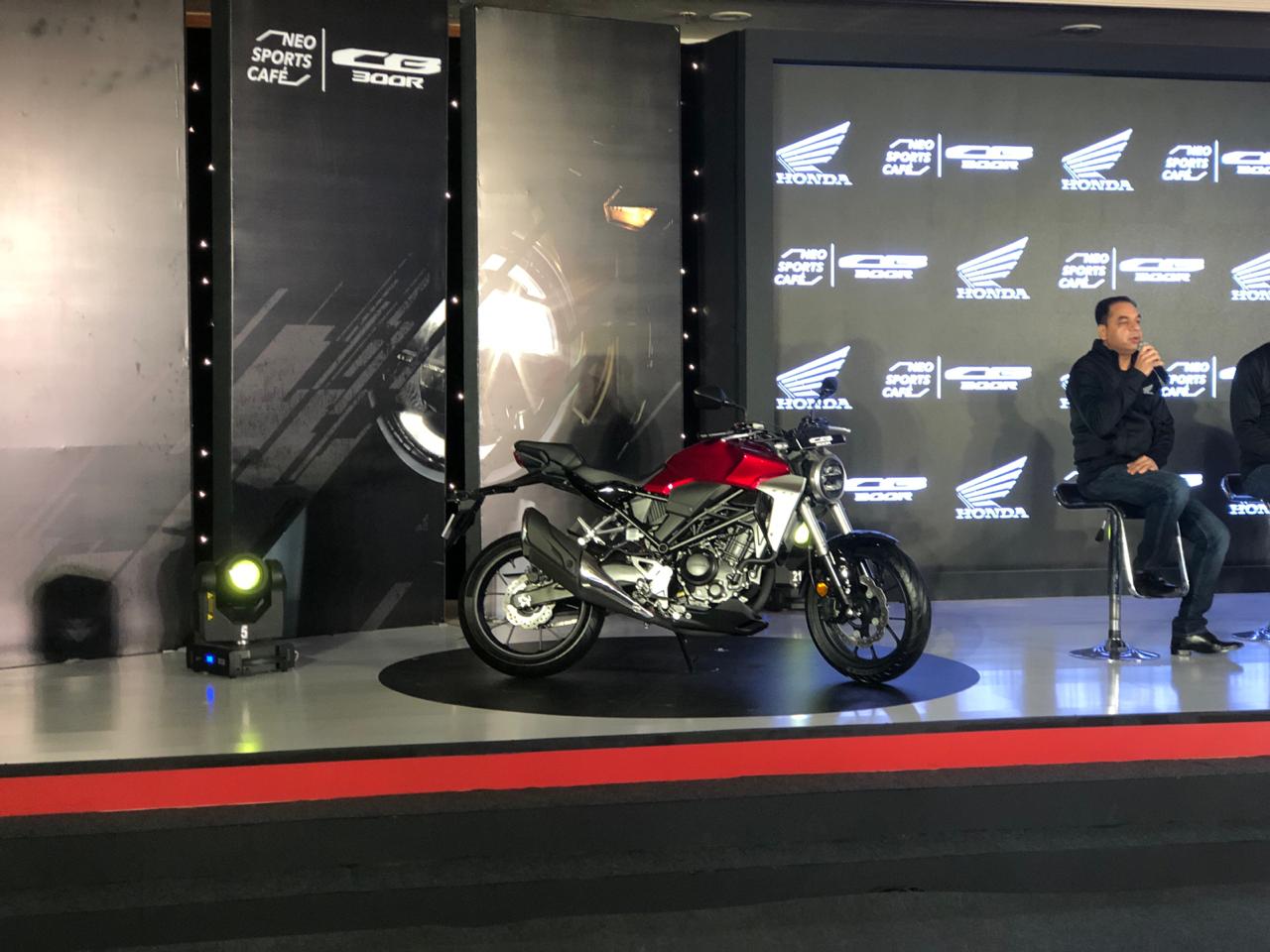 <p>And finally! The 2019 Honda CB300R has been launched in India at Rs 2.41 lakh, ex-showroom pan-India. Bookings open across dealerships. <a href="http://overdrive.in/news-cars-auto/2019-honda-cb300r-launched-in-india-at-rs-2-41-lakh/">Details here</a></p>