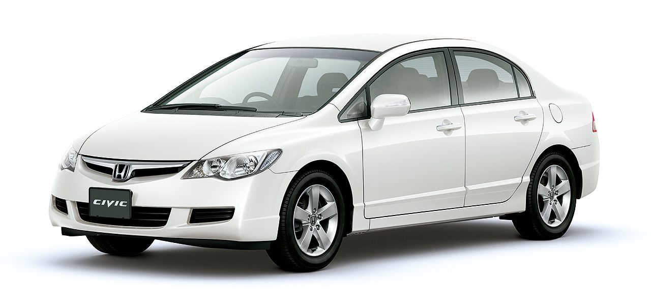 <p>Honda launched the eighth-gen Civic in India in 2006, and it was the first car of that time to sport a two-tier instrument console, and also offered paddleshifters for its automatic gearbox, at a relatively attainable price point.&nbsp;</p>

