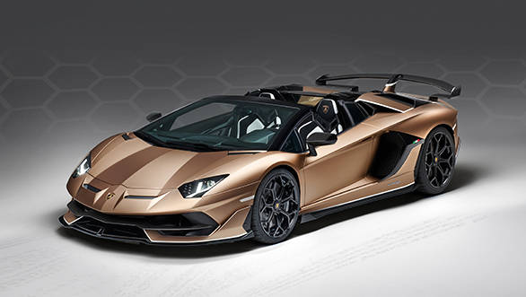 <p>The Aventador SVJ Roadster has a detachable roof which can be unhooked via quick-release levers and can be stored in the hood of the supercar. The roof is carbon fibre and is two separate panels, this makes the Aventador SVJ Roadster weigh 50kg more than the Lamborghini Aventador coupe. Lamborghini will only produce 800 units of the Roadster.&nbsp;<a href="http://overdrive.in/news-cars-auto/2019-geneva-motor-show-lamborghini-aventador-svj-roadster-unveiled/">Get all the information on the supercar here.</a></p>