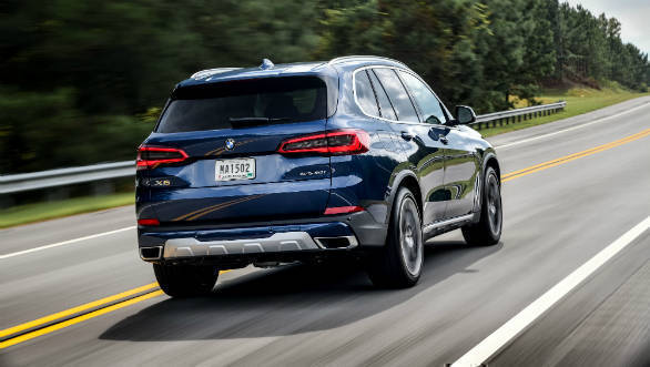 <p>The BMW X5 will now also be offered with an air suspension. Active roll stabilization and rear-wheel steering while an off-road pack can also be specified.</p>