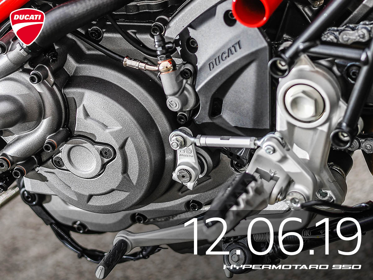 <p>Features the Ducati&nbsp; Quick Shift EVO as an accessory, which offers seamless transition of gears.</p>
