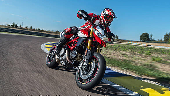 <p>The 2019 Ducati Hypermotard comes with a Bosch six-axis Inertial Measurement Unit (6D IMU) to detect the bike&#39;s roll, yaw and pitch angles instantly</p>