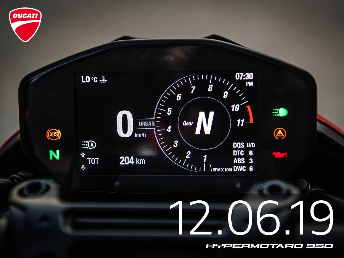<p>Gets an information management system. A 4.3-inch TFT display which takes its design cues from Panigale V4, is standard equipment in the Hypermotard 950.&nbsp;</p>

