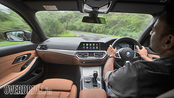 <p>Inside, the circular, more organic theme of earlier BMW cars has been replaced with an angular design, like in the new 8-Series and X5</p>