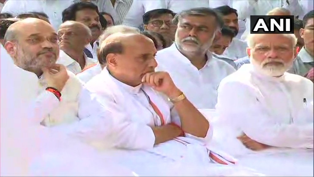  Prime Minister Narendra Modi,BJP President Amit Shah and Union Home Minister present at Lodhi crematorium for Sushma Swaraj's last rites. 

