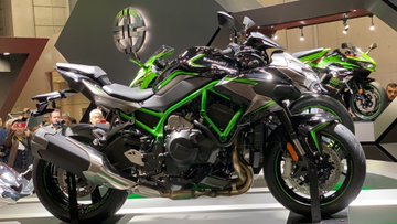 <p>Here is the big daddy of naked motorcycles - the only supercharged production model of its kind! Say hello of the 998cc, 200PS/137Nm KawasakiZH2. Power to weight of 836PS per tonne&nbsp;</p>