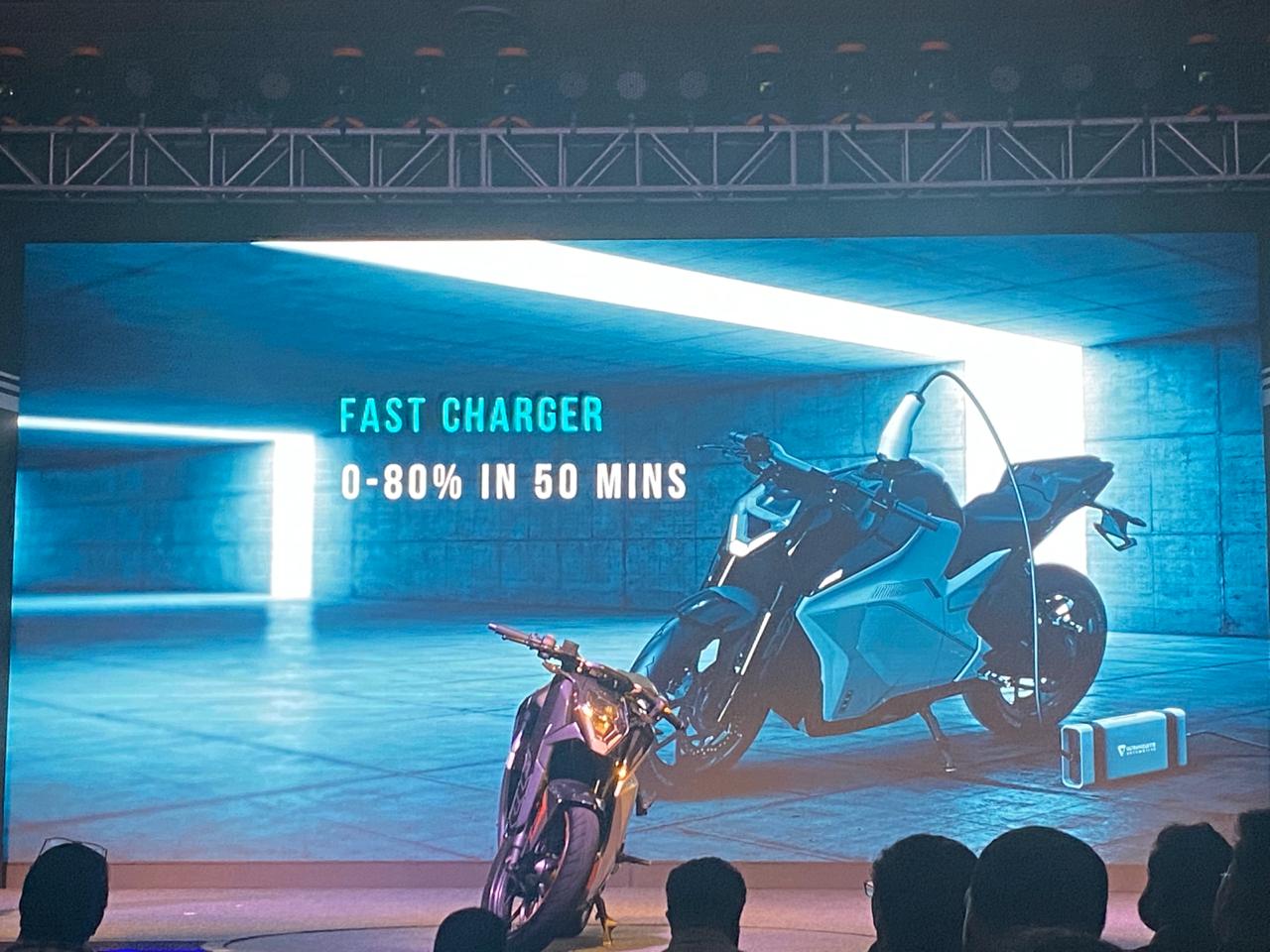 <p>The fast charger charges the batter up to 80 per cent in 50 mins.</p>
