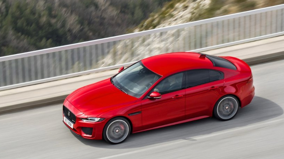 <p>The Jaguar XE facelift gets design tweaks inspired by the F-Type and the I-Pace.</p>