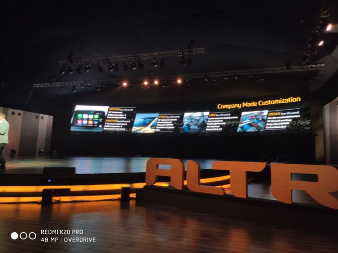 <p>The Tata Altroz is one the few cars to provide customisation feature packs.</p>

