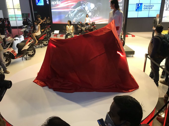 <p><strong>Piaggio&nbsp;Group,&nbsp;Aprilia&nbsp;Scooters:</strong></p>

<p>We are at the Piaggio stall to attend the unveiling of an all-new scooter.&nbsp;</p>

