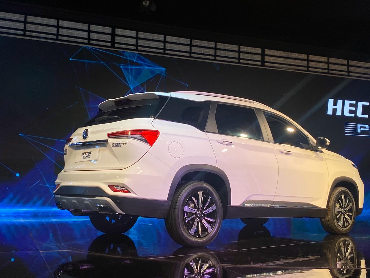 <p><strong>MG India at the Auto Expo 2020, Day 2:</strong></p>

<p>Larger grille. Different LED signature up top. New taillights. Elongated C-pillar glass panel.</p>