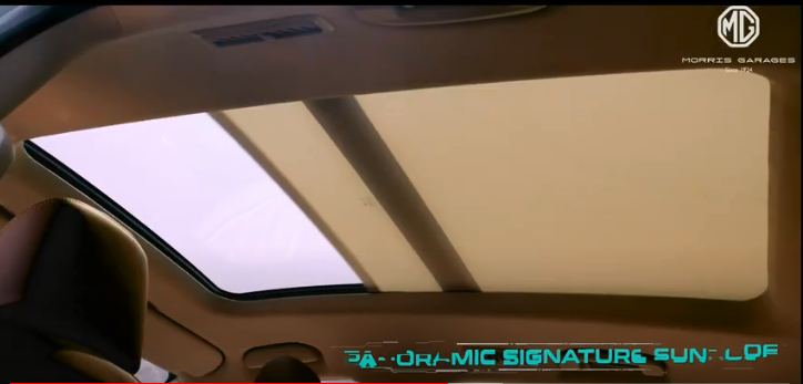 <p>There is also a panoramic sunroof</p>