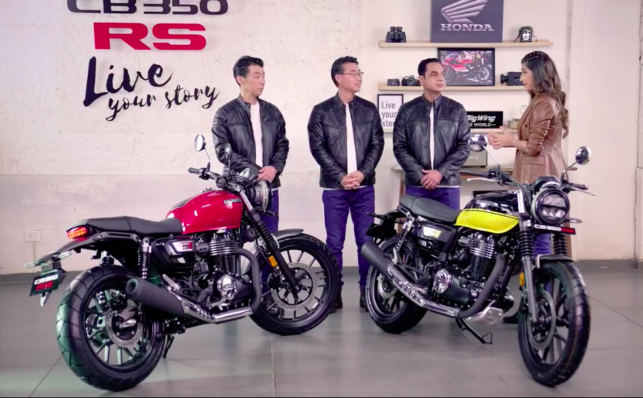 <p>#ODLiveLaunch: The #CB350RS will be sold in two variants. The one on the left with a solid shade whereas the more premium trim will get dual-tone paint along with all the goodies.</p>