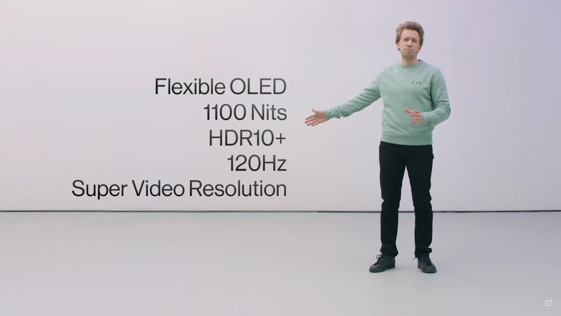  The display is flat but equally impressive. 