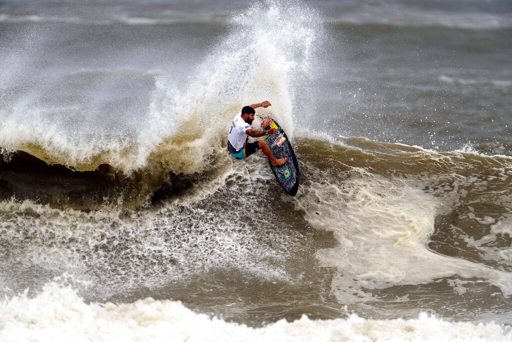  

  : Ferreira, the current WSL champion, hasbecome theinaugural Olympic champion in men's surfing. He scored15.14 points, to Igarashi's 6.60. It is Gold for Brazil and silver for Japan! 