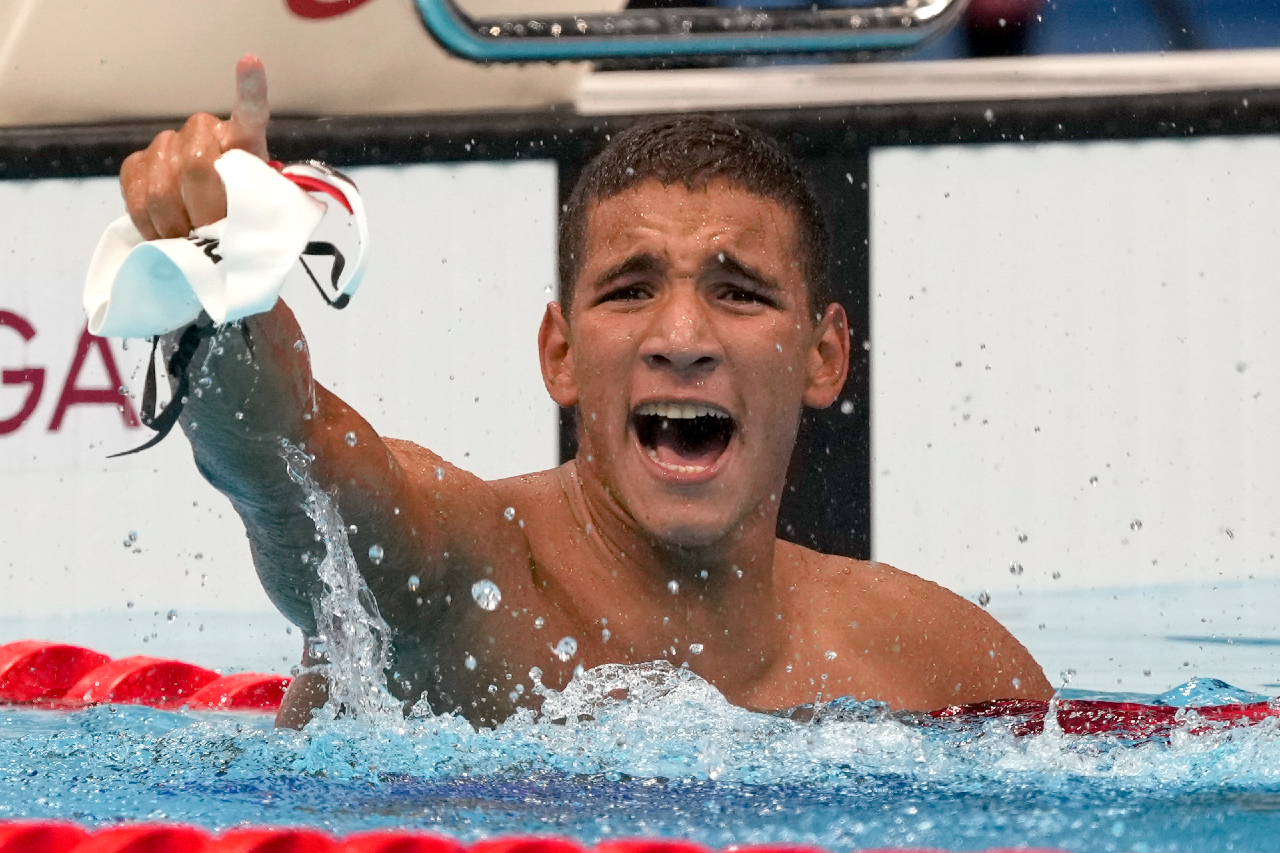  

  : Tunisia's Ahmed Hafnaoui storms to gold in men's 400m freestyle final.The 18-year-old won by 0.16 seconds, with Australia's Jack McLoughlin taking silver and the USA's Kieran Smith bronze. 