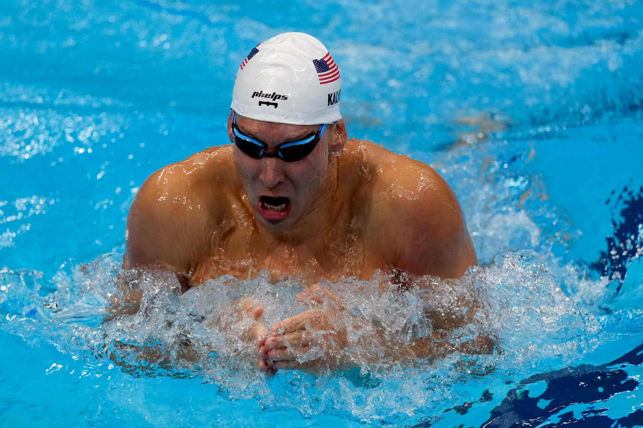  

  : USA’s Chase Kalisz claims first gold medal in the pool followed by team-mate Jay Litherland in men's 400m individual medley final at Tokyo Aquatics Centre.Kalisz, who trained with the legendary Michael Phelps, led after the halfway stage to win the USA’s first gold medal of the Olympic Games Tokyo 2020 and the first one in the pool.Kalisz finished in a time of 4:09.42, followed home by his team-mate Litherland, who touched the wall 0.86 seconds behind.This one-two gave the United States two swimmers on the same Olympic podium for the first time since Beijing 2008.Australia’s Brendon Smith finished 0.10 adrift of Litherland to claim the bronze. 