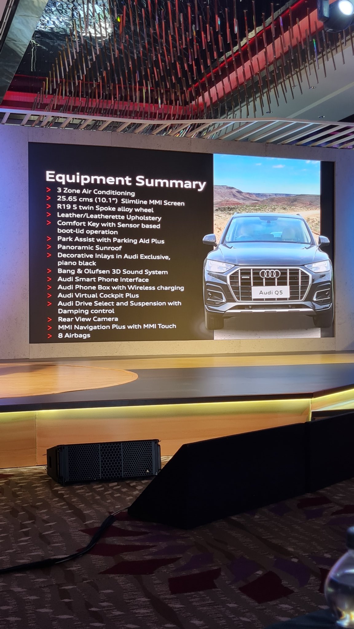 <p>Fairly padded features list on the refreshed Audi Q5, including 3-zone climate control, new 10.1-inch touchscreen infotainment, Bang &amp; Olufsen 19-speaker audio, panoramic sunroof&nbsp;and more.</p>