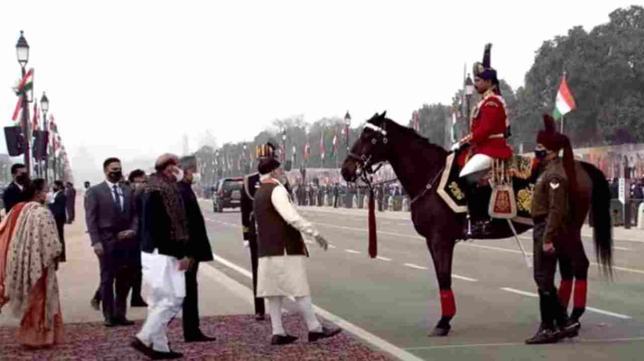  President’s Bodyguard horse Virat retires from service today. It was given the Chief of the Army Staff Commendation Medal this year. President Ram Nath Kovind, Prime Minister Narendra Modi and Defence Minister Rajnath Singh bid him farewell on the occasion 