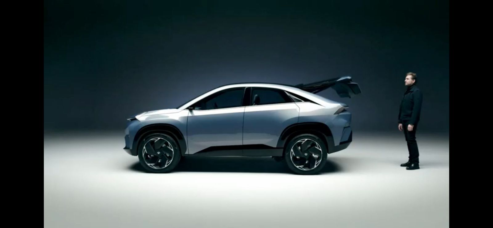 <p>From the looks of the design, the new SUV will participate in the mid-size category of SUVs</p>