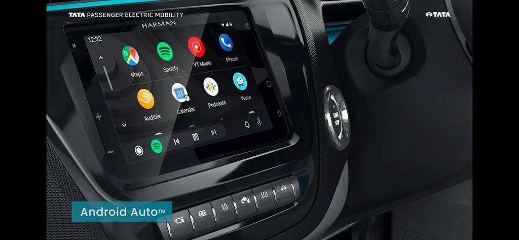 <p>Android Auto and Apple CarPlay&nbsp;available</p>