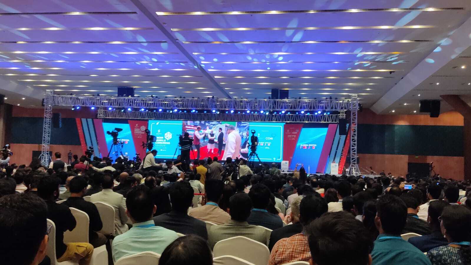 India Mobile Congress LIVE: Prime Minister Narendra Modi visiting stalls of telecom companies such as Reliance Jio, Vodafone, Airtel ahead of his address at the 7th edition of Indian Mobile Congress