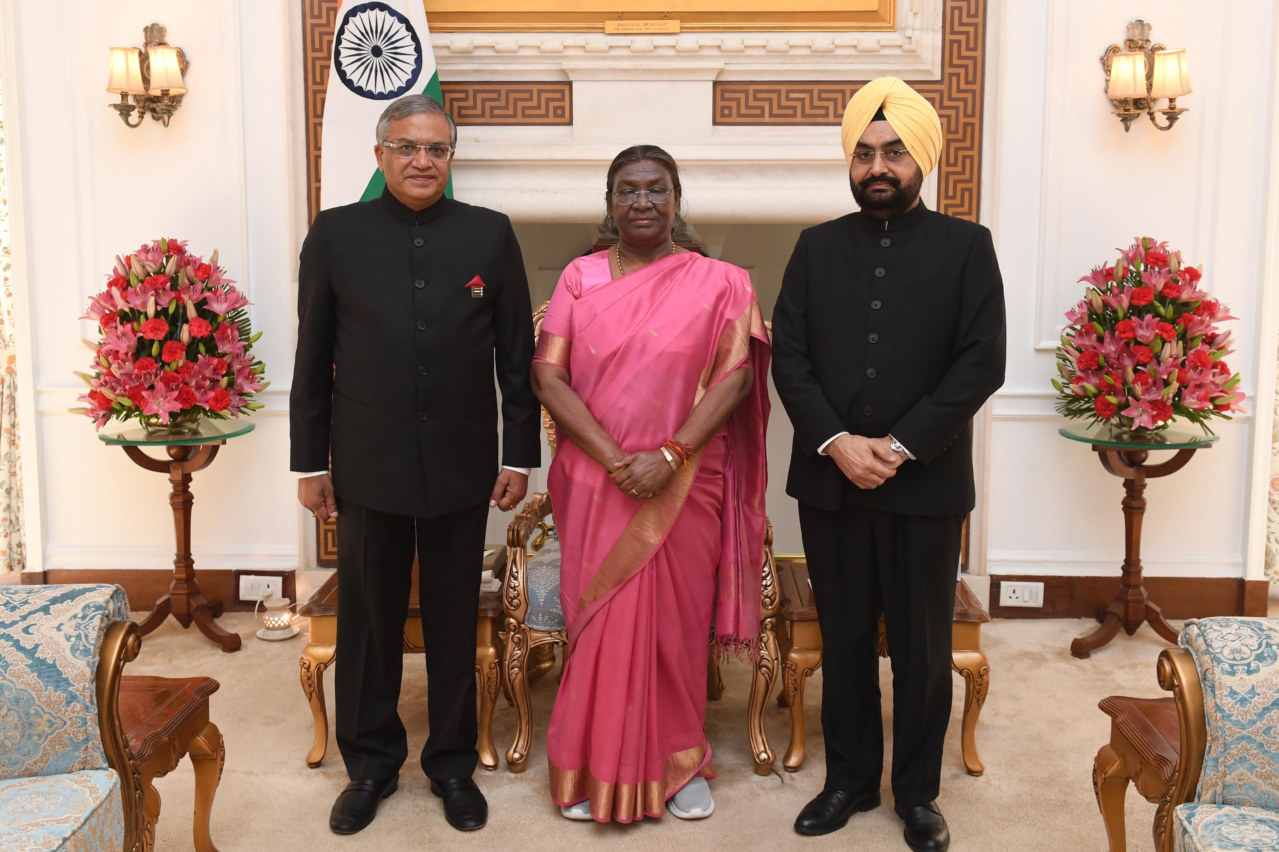 Election Commissioners Gyanesh Kumar and Dr Sukhbir Singh Sandhu called on President Droupadi Murmu Election Commissioners Gyanesh Kumar and Dr Sukhbir Singh Sandhu called on President Droupadi Murmu