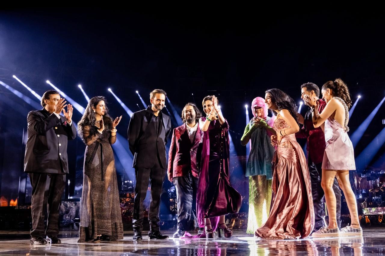 <p><strong>Anant Ambani-Radhika Merchant Wedding LIVE: Ambani family welcomes pop icon Rihanna to the stage</strong></p>

