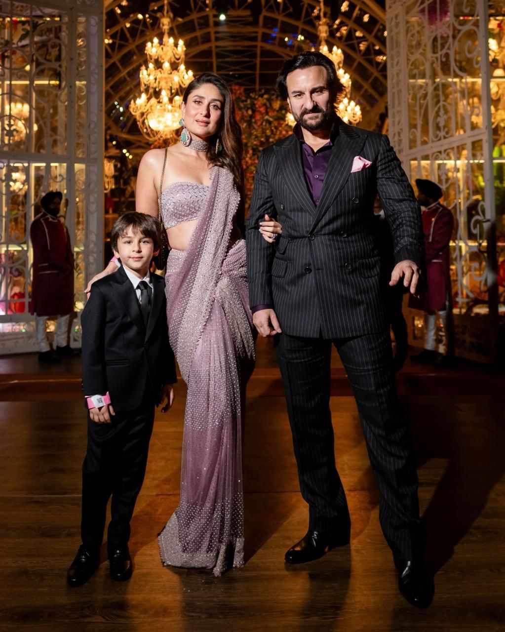 <p><strong>Anant Ambani-Radhika Merchant Wedding LIVE: Bollywood royalty Kareena Kapoor Khan, Saif Ali Khan grace the celebration</strong></p>

<p>Kareena Kapoor Khan dazzled in a Tarun Tahiliani saree styled by Rhea Kapoor.</p>

